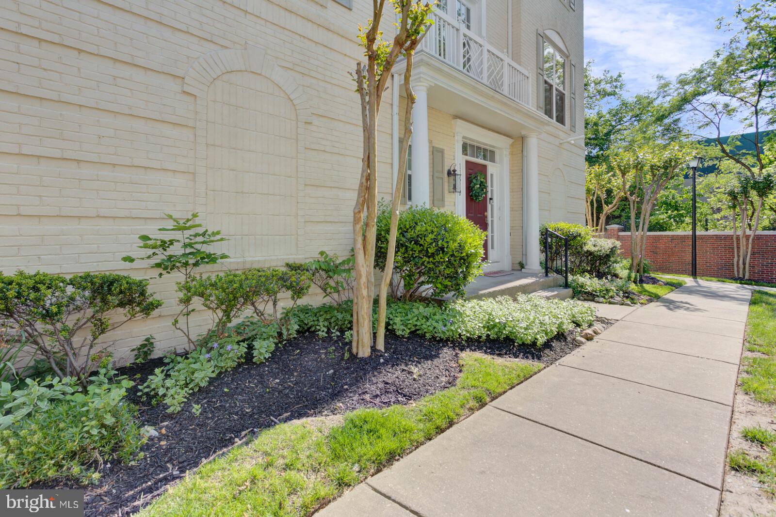 11510 Clairmont View Way Silver Spring, MD 20902 - Photo 3 of 35