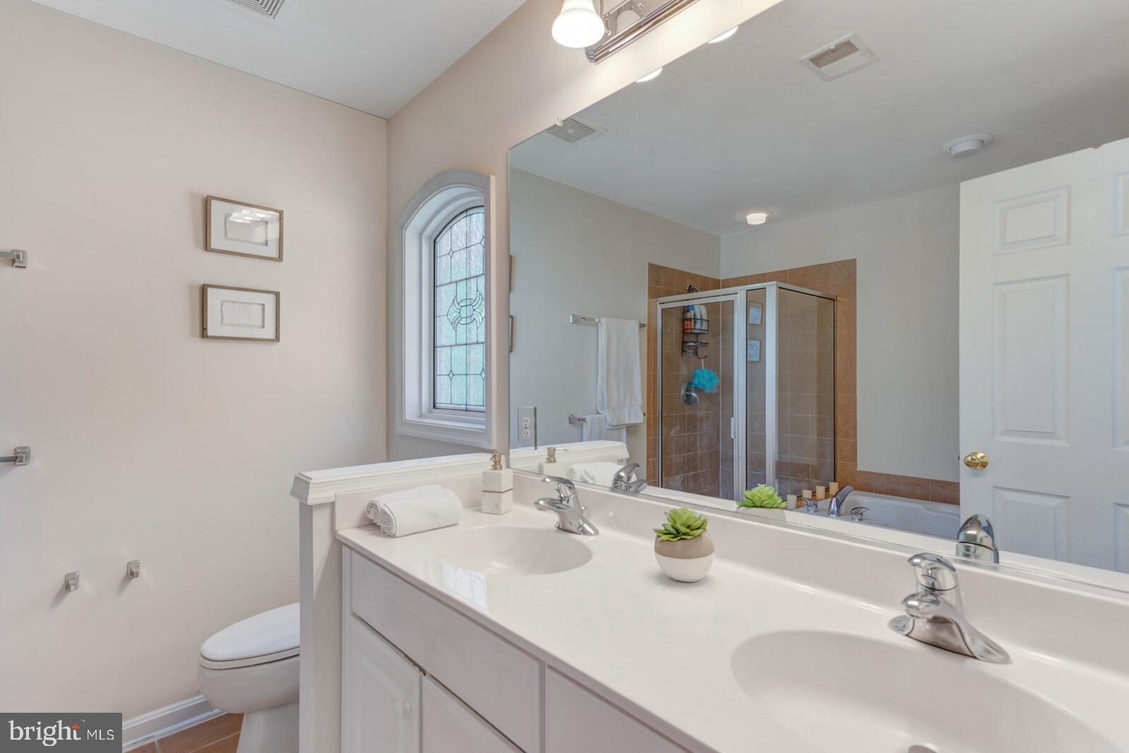 11510 Clairmont View Way Silver Spring, MD 20902 - Photo 23 of 35