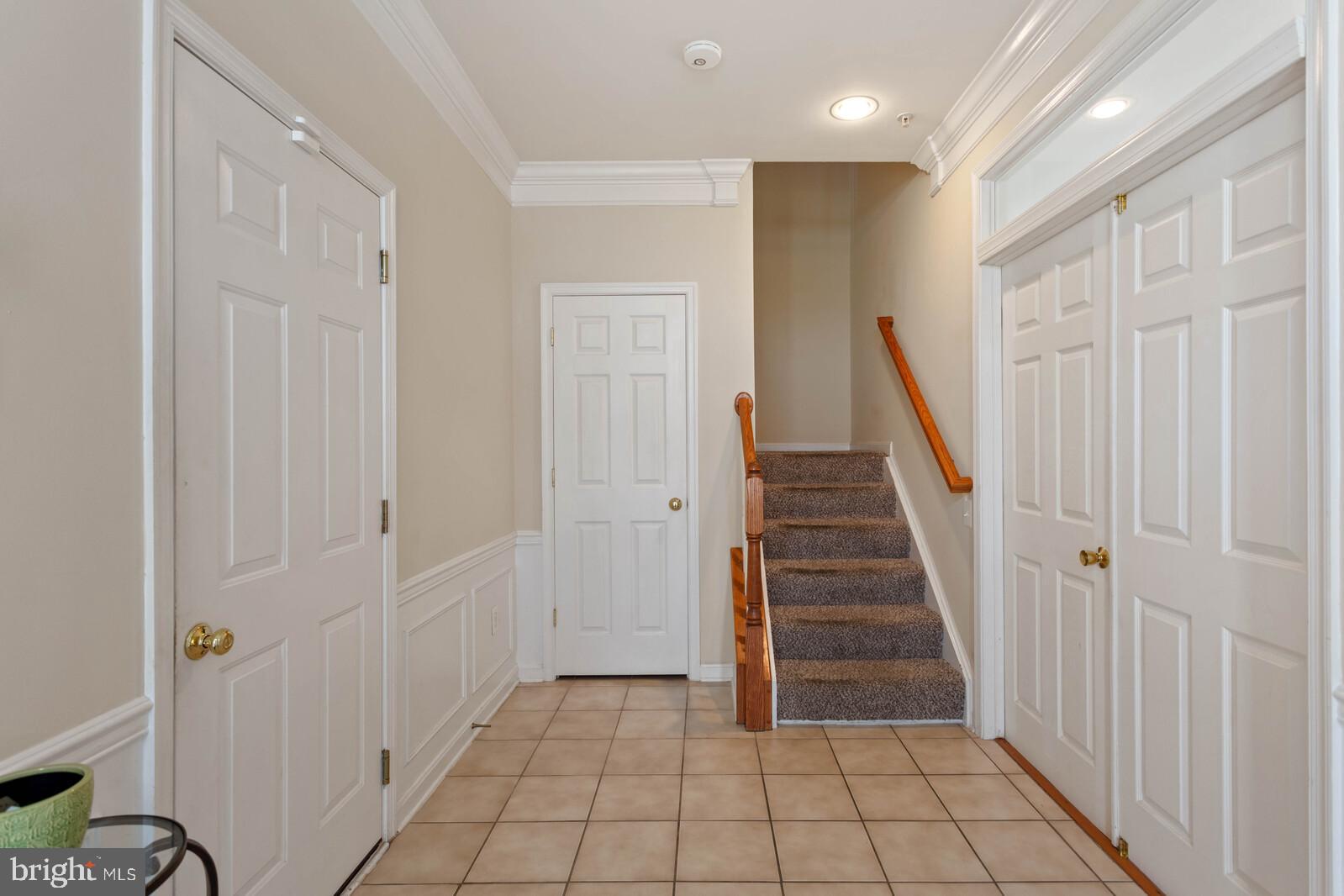 11510 Clairmont View Way Silver Spring, MD 20902 - Photo 4 of 35