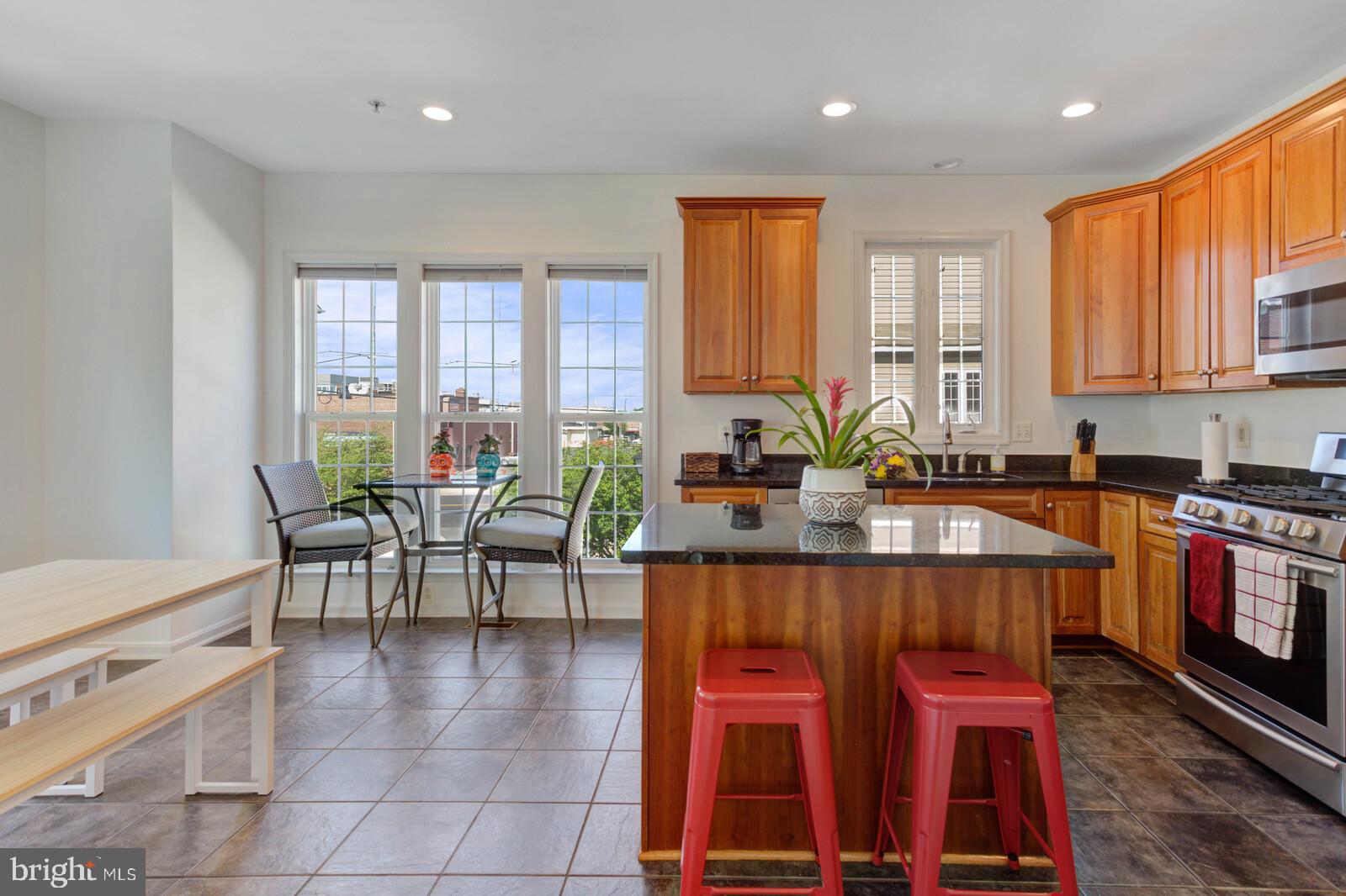 11510 Clairmont View Way Silver Spring, MD 20902 - Photo 5 of 35