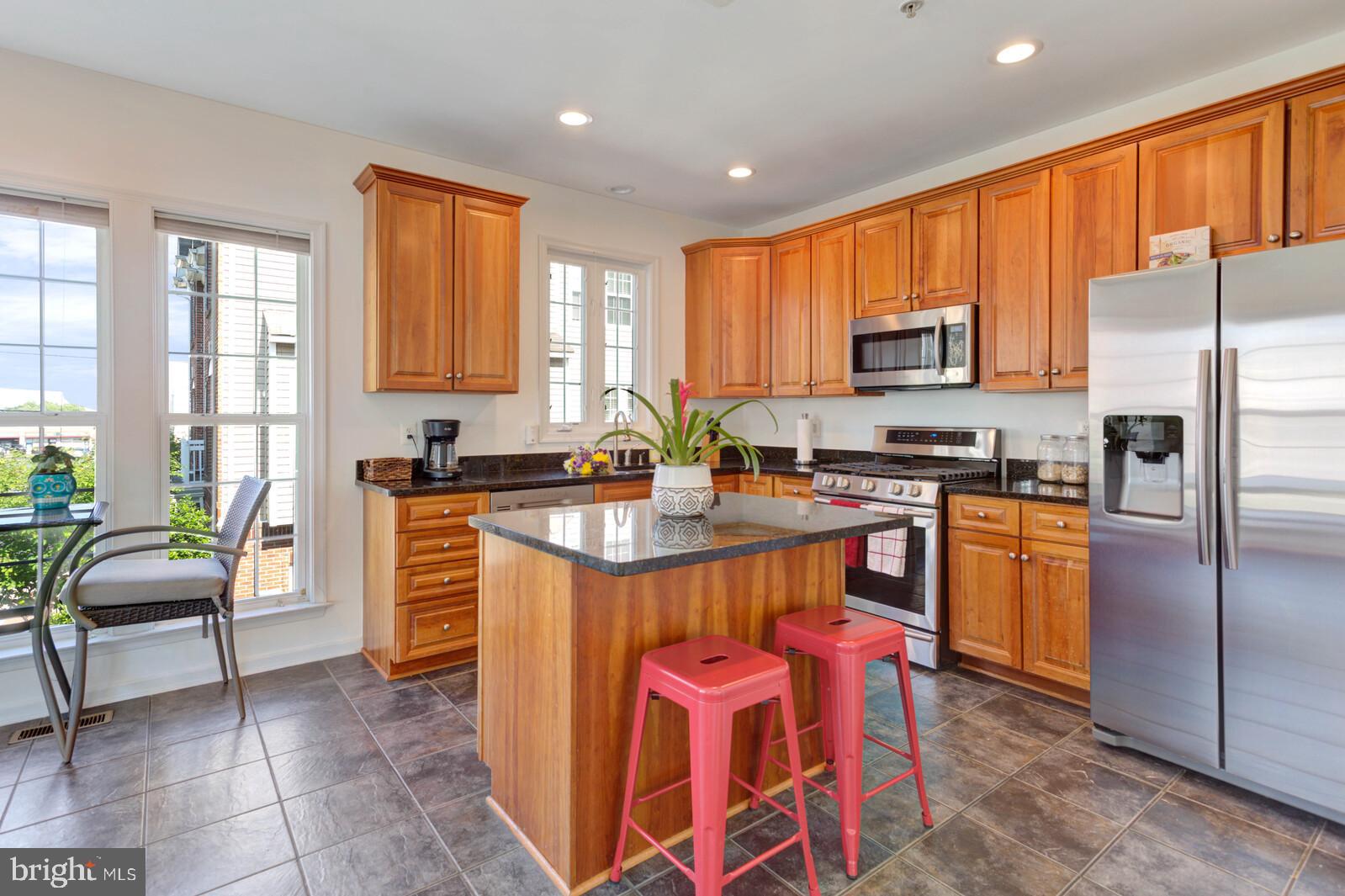 11510 Clairmont View Way Silver Spring, MD 20902 - Photo 8 of 35