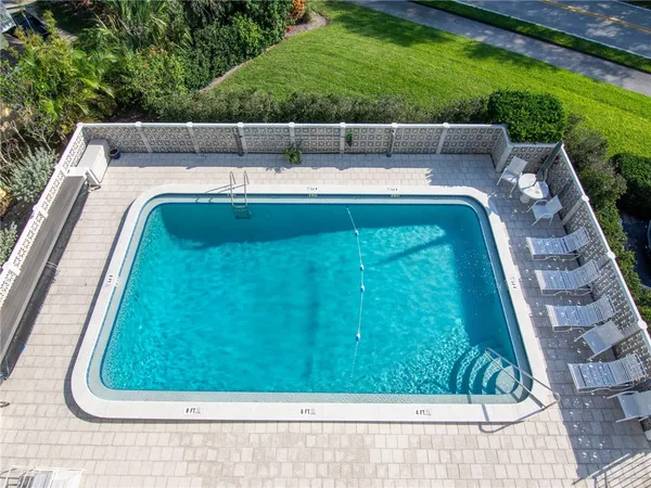 a view of a back yard