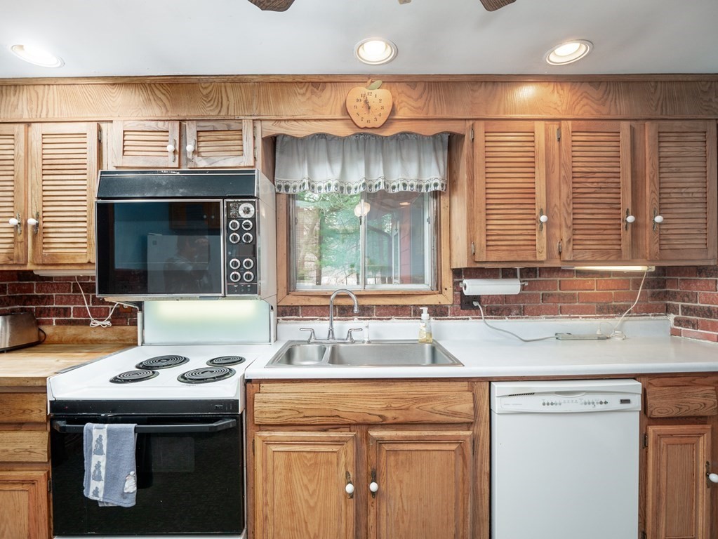 10 Chatham Road Chelmsford, MA 01824 - Photo 13 of 37 Gallery Image 13