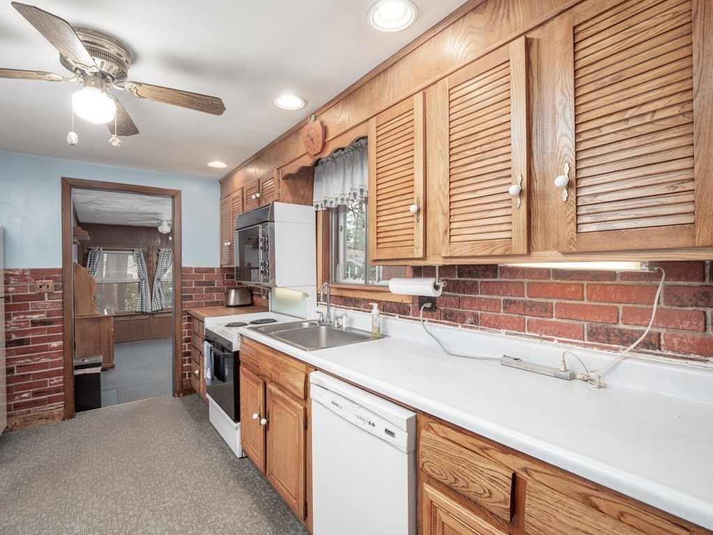 10 Chatham Road Chelmsford, MA 01824 - Photo 15 of 37 Gallery Image 15