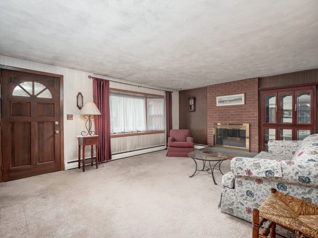 10 Chatham Road Chelmsford, MA 01824 - Photo 3 of 37 Gallery Image 3
