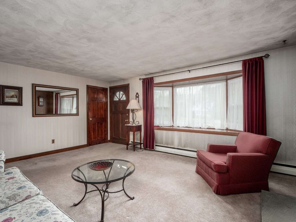 10 Chatham Road Chelmsford, MA 01824 - Photo 5 of 37 Gallery Image 5