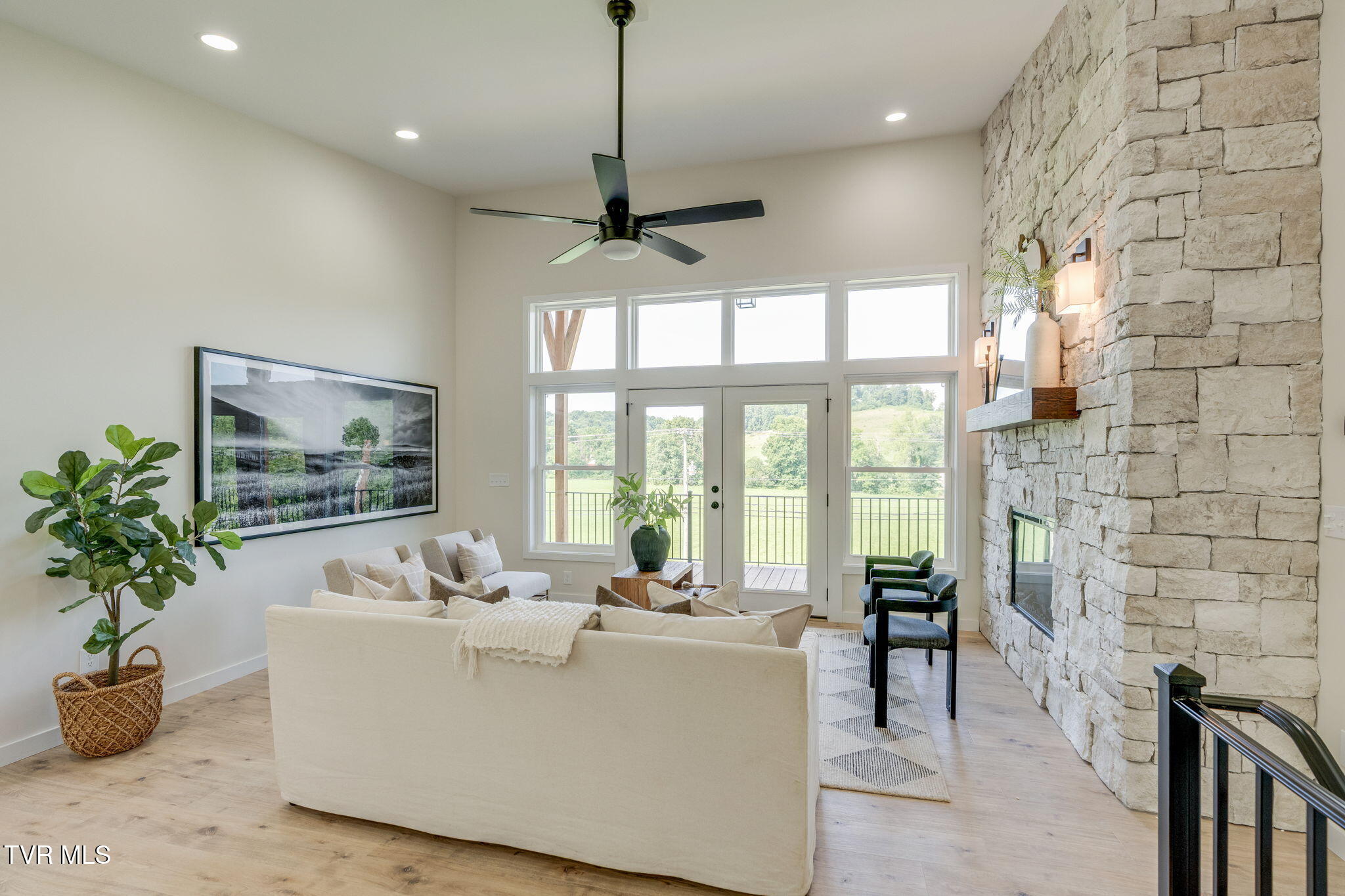 1385 Gap Creek Road Elizabethton, TN 37643 - Photo 5 of 40 001
