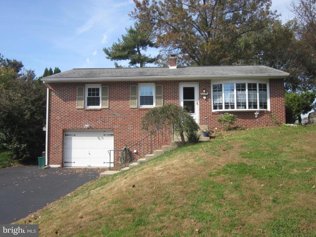 64 Quaker Hills Road Lancaster, PA 17603 - Photo 1 of 19 Gallery Image 1
