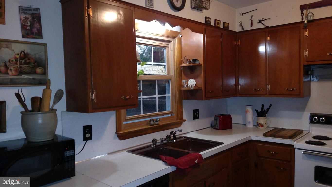 64 Quaker Hills Road Lancaster, PA 17603 - Photo 3 of 19 Gallery Image 3