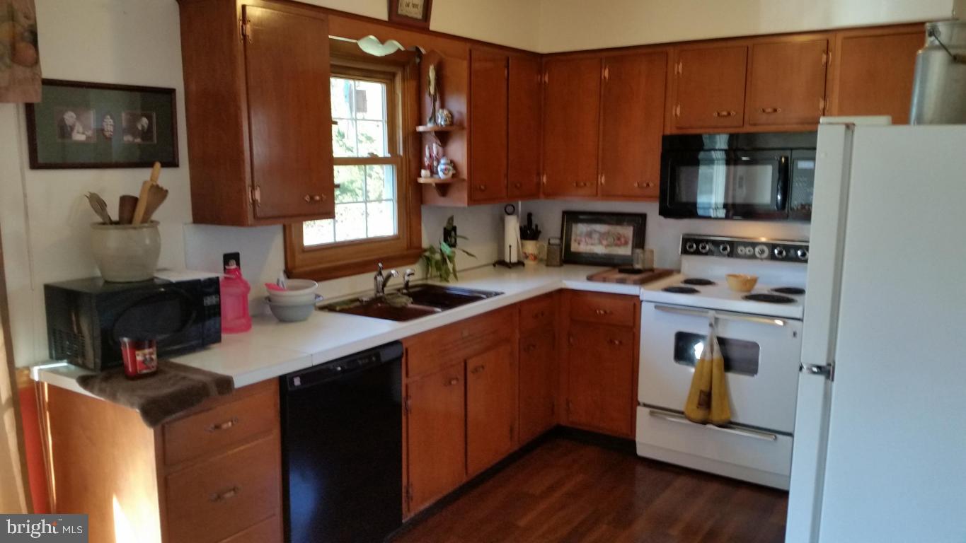64 Quaker Hills Road Lancaster, PA 17603 - Photo 5 of 19 Gallery Image 5