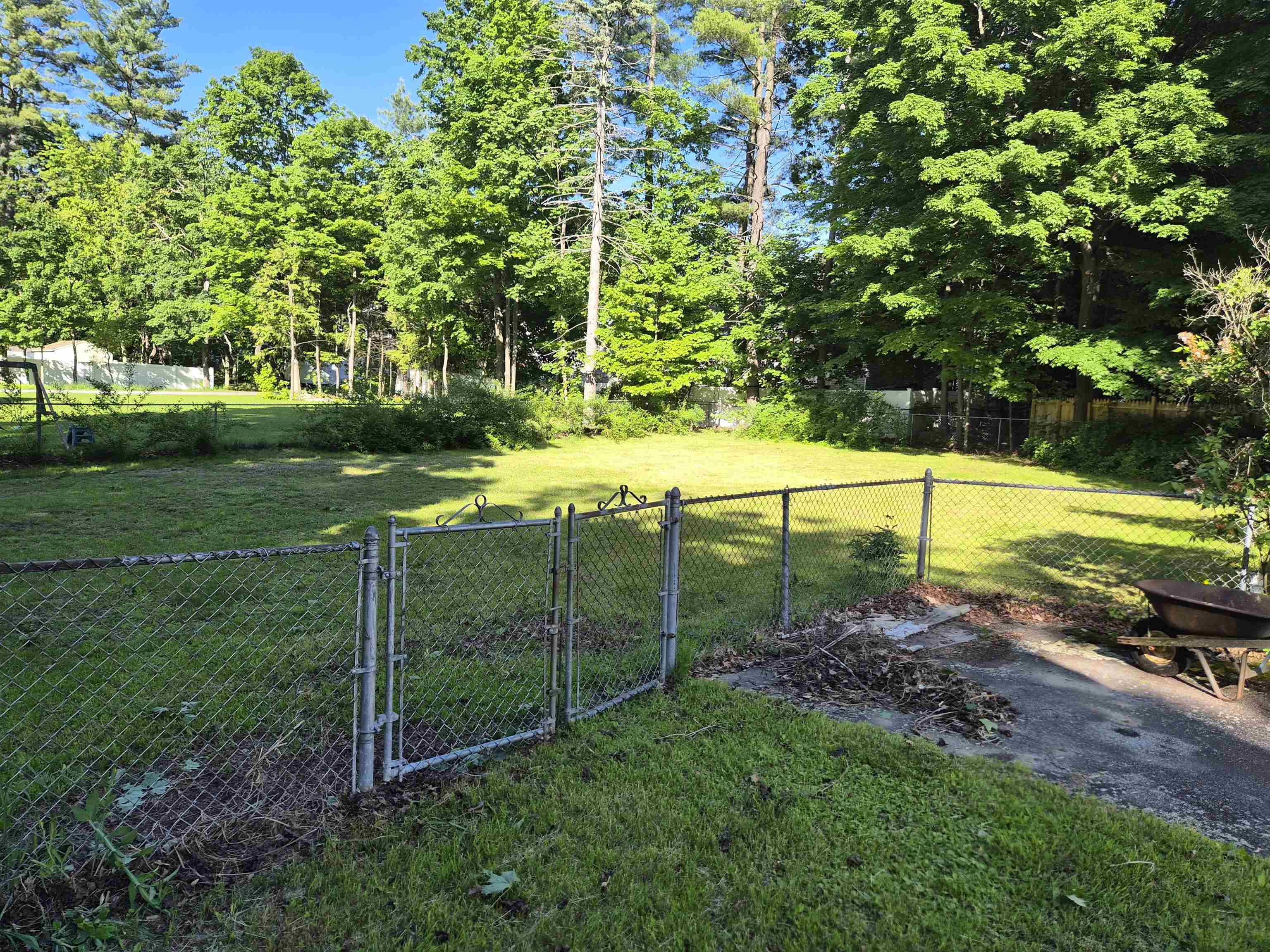 22 Fairview Avenue Derry, NH 03038 - Photo 7 of 23