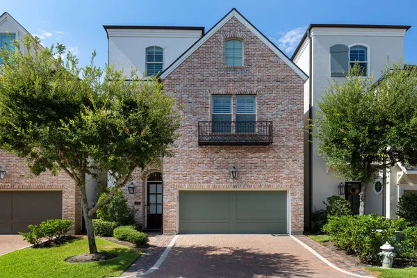 $1,200,000 | 103 Gateway Park Place, The Woodlands, TX 77380