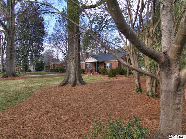 2909 Clover Road Charlotte, NC 28211 - Photo 16 of 16 a view of backyard of house with green space