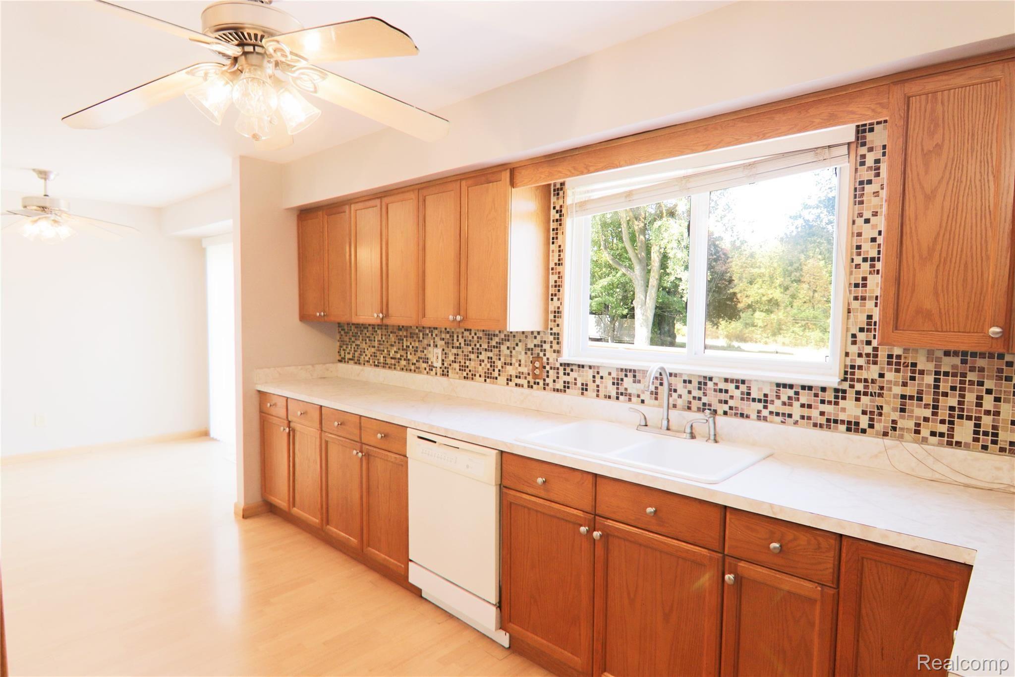 4074 Beveridge Road Flint, MI 48532 - Photo 5 of 21 4074 Beveridge - Kitchen 1.jpg