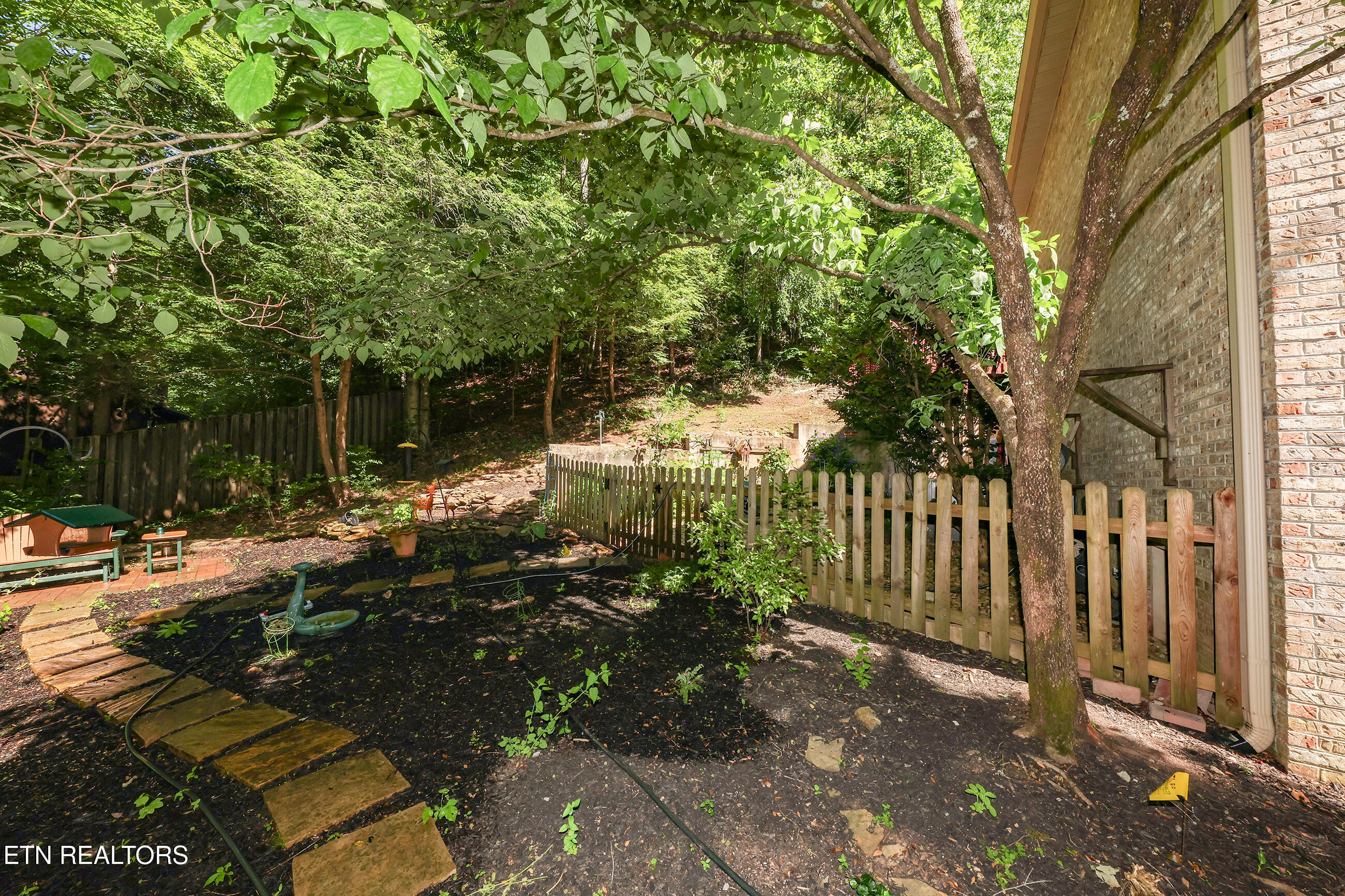 136 Baypath Drive Oak Ridge, TN 37830 - Photo 44 of 57 136 east garden 1