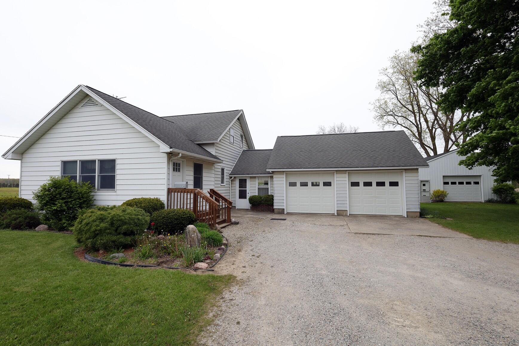 6740 Austin Road Saline, MI 48176 - Photo 2 of 37 6740 Austin (5)