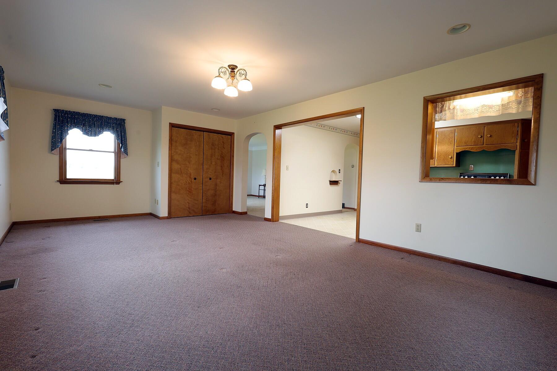 6740 Austin Road Saline, MI 48176 - Photo 5 of 37 6740 Austin (13)