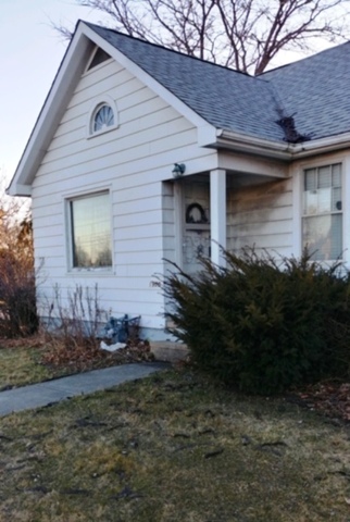 1900 South Roselle Road Roselle, IL 60172 - Photo 2 of 9 a backyard of a house with lots of green space