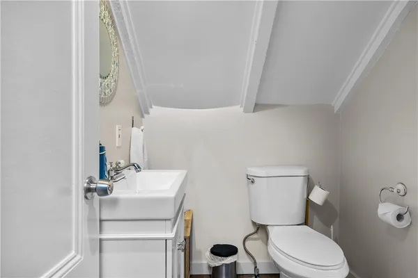 $1,800 | 8 Franklin Street, Unit 4, Newport, RI 02840