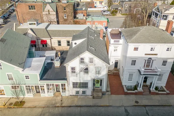 $1,800 | 8 Franklin Street, Unit 4, Newport, RI 02840