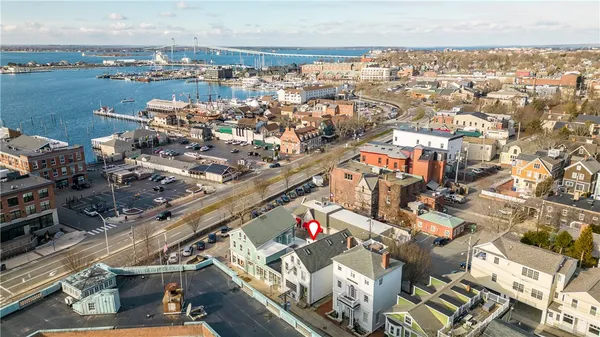 $1,800 | 8 Franklin Street, Unit 4, Newport, RI 02840