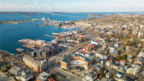 $1,800 | 8 Franklin Street, Unit 4, Newport, RI 02840