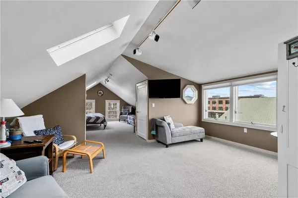 $1,800 | 8 Franklin Street, Unit 4, Newport, RI 02840