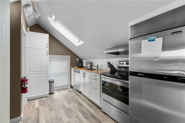 $1,800 | 8 Franklin Street, Unit 4, Newport, RI 02840