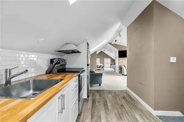 $1,800 | 8 Franklin Street, Unit 4, Newport, RI 02840