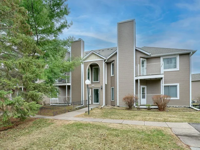 $125,000 | 742 County Rd F West, Unit D, St. Paul, MN 55126