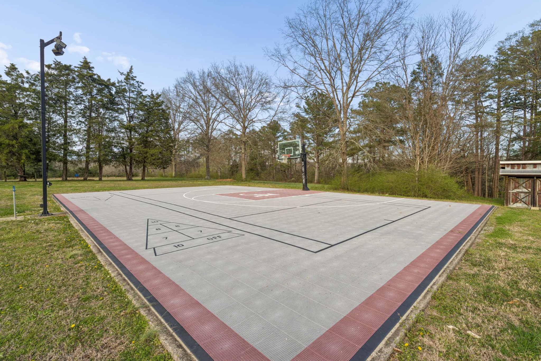 324 East Kingston Springs Road Kingston Springs, TN 37082 - Photo 68 of 86 a view of a basketball court