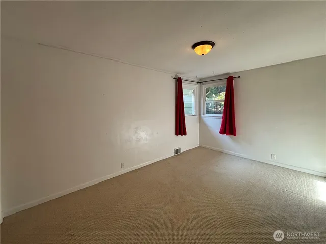 a view of a livingroom with window