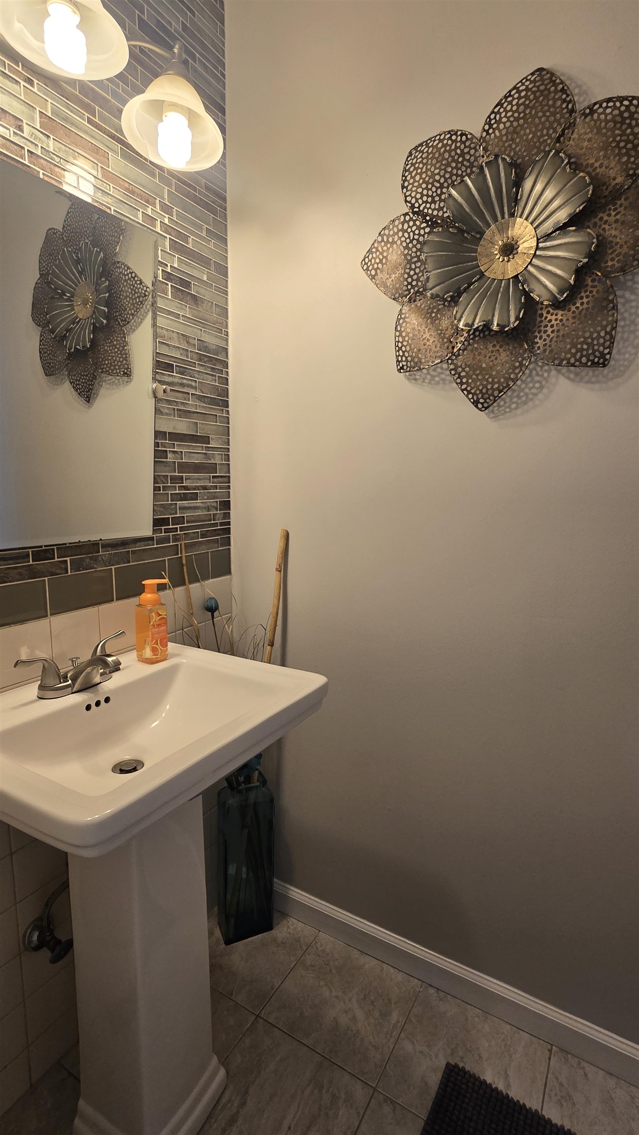 7350 Hunter Ridge Memphis, TN 38125 - Photo 8 of 20 Bathroom featuring tile patterned flooring, decorative backsplash, baseboards, and tile walls