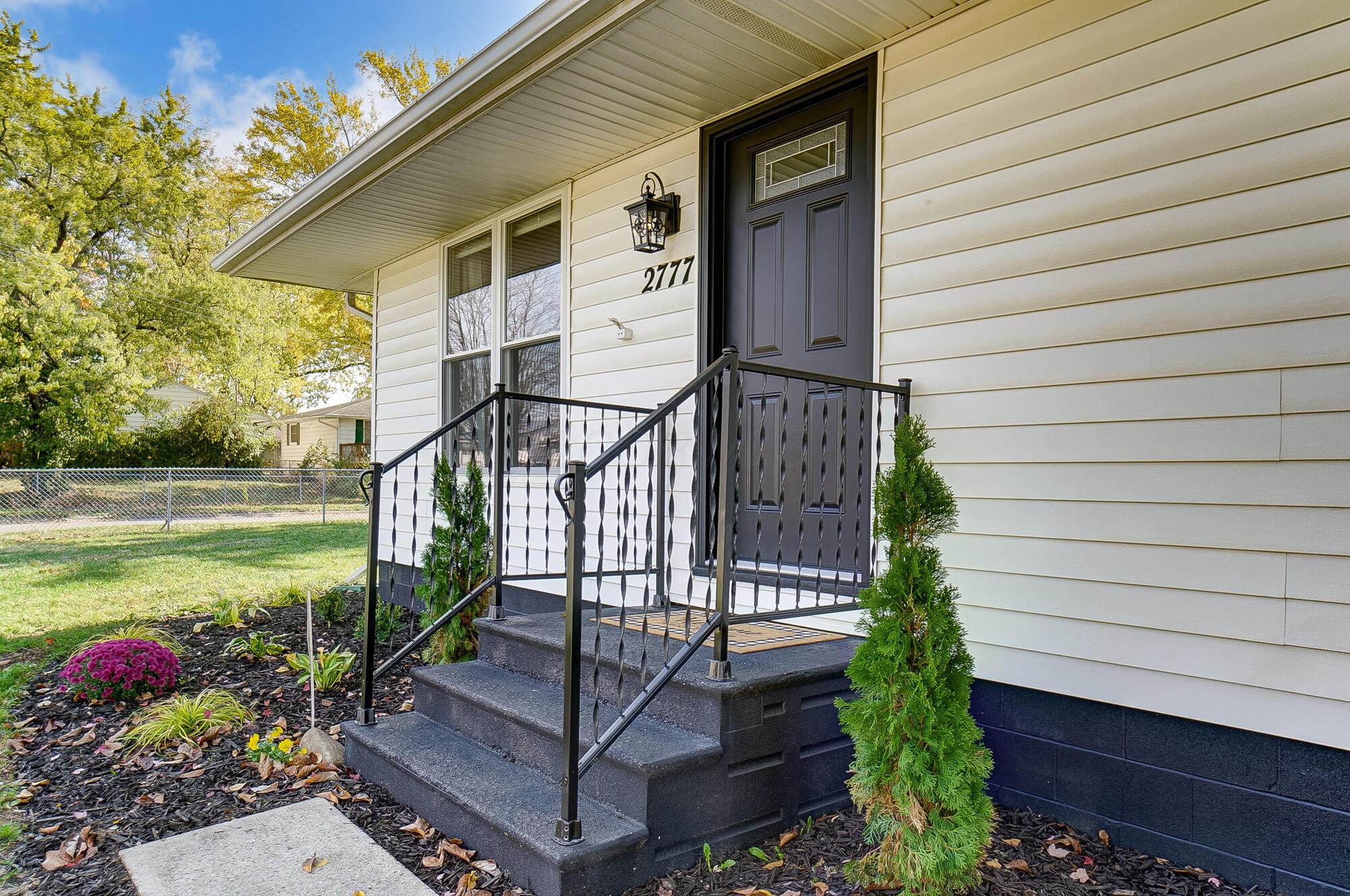 2777 Hillgate Road Columbus, OH 43207 - Photo 3 of 38 Exterior Front Entry