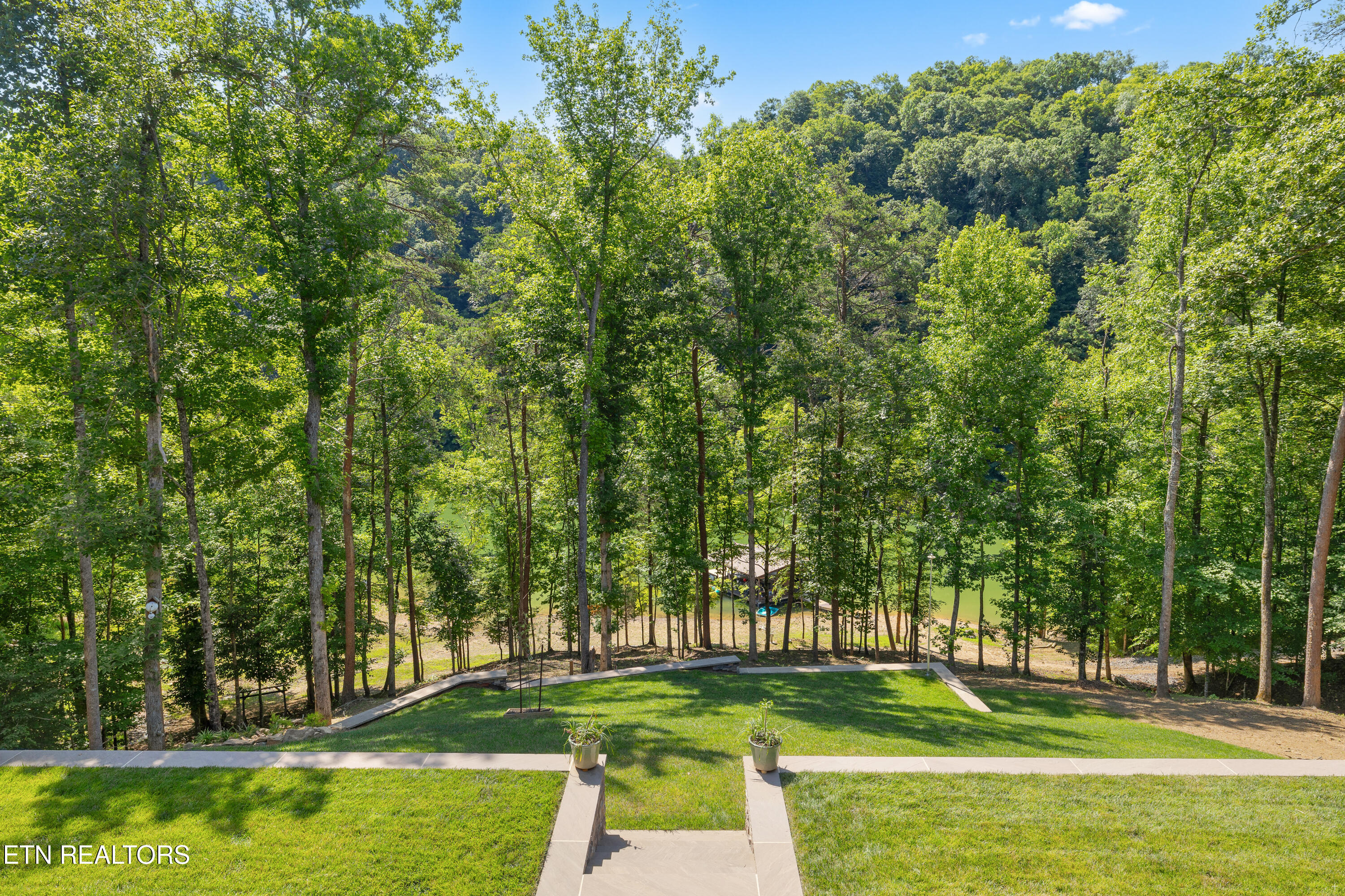 300 Black Fox Road Washburn, TN 37888 - Photo 3 of 53 Well manicured lake side of home