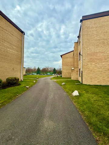 $2,500 | 1173 South Forums Court, Unit 1D, Wheeling, IL 60090