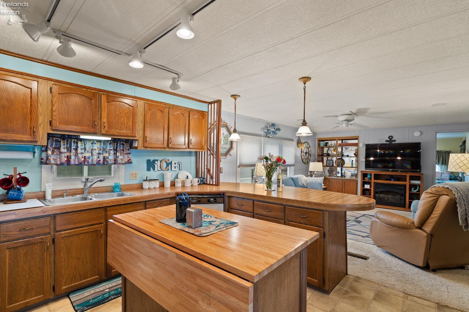 1623 Northeast Catawba Road, Unit 146 Port Clinton, OH 43452 - Photo 8 of 37 Gallery Image 8