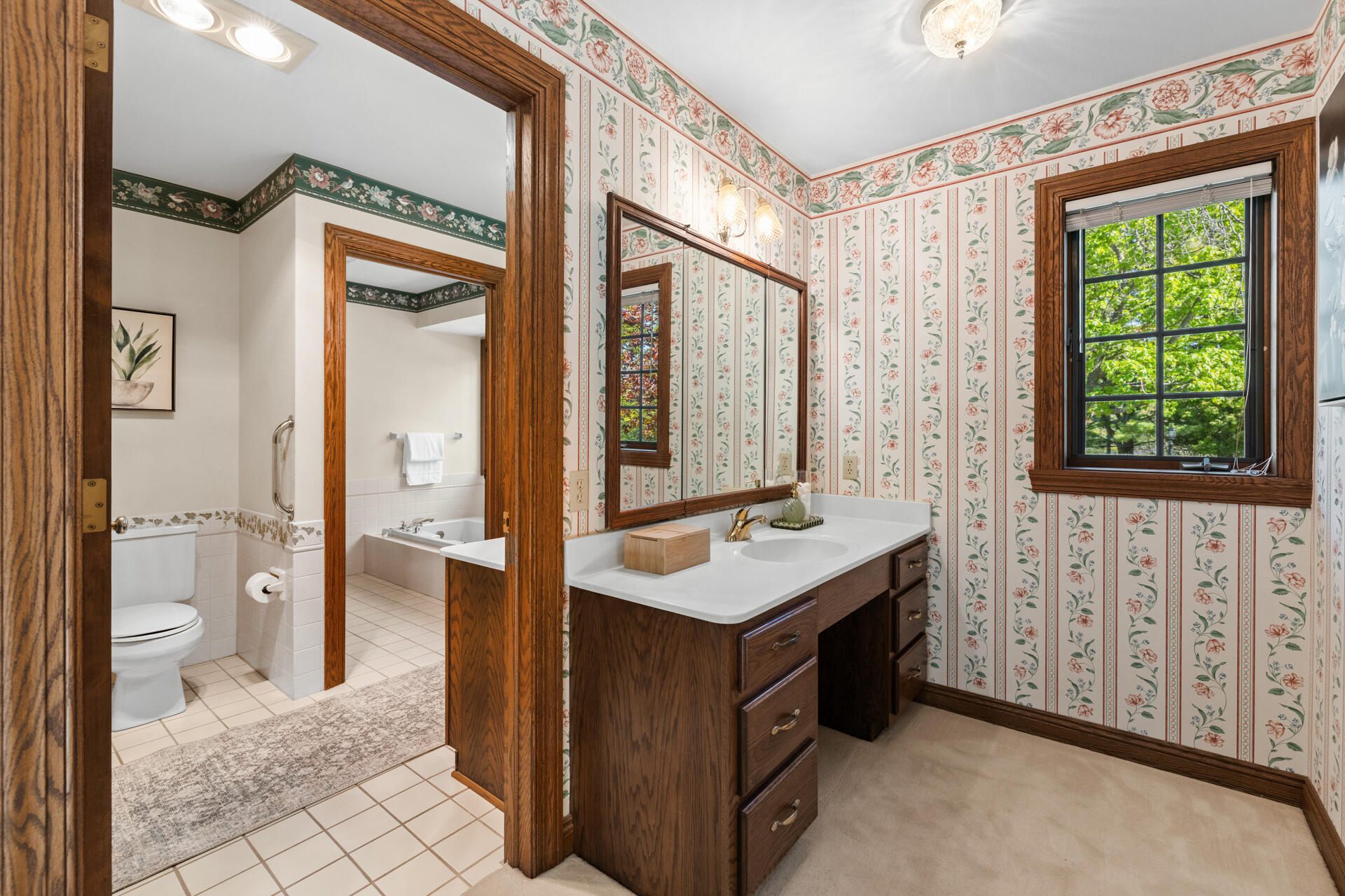 1041 Horns Corners Road Cedarburg, WI 53012 - Photo 13 of 53 Dressing area, Primary