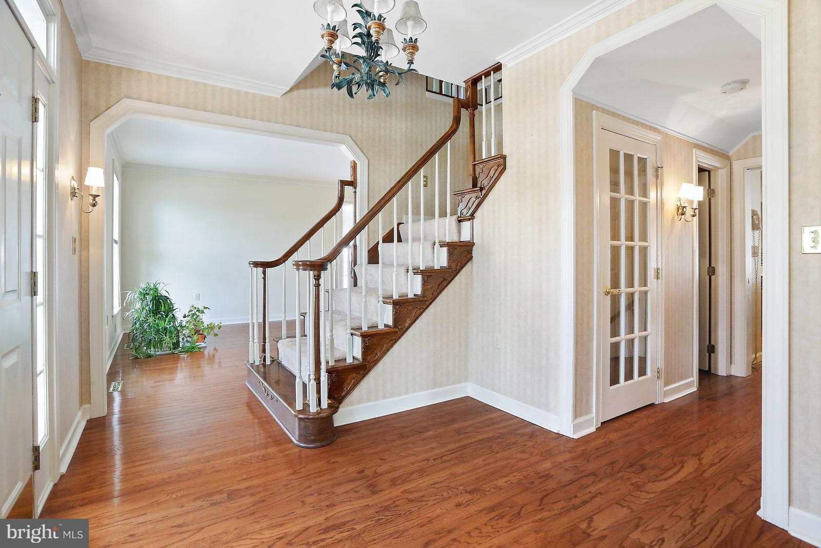6504 Windmere Road Harrisburg, PA 17111 - Photo 3 of 33 Foyer