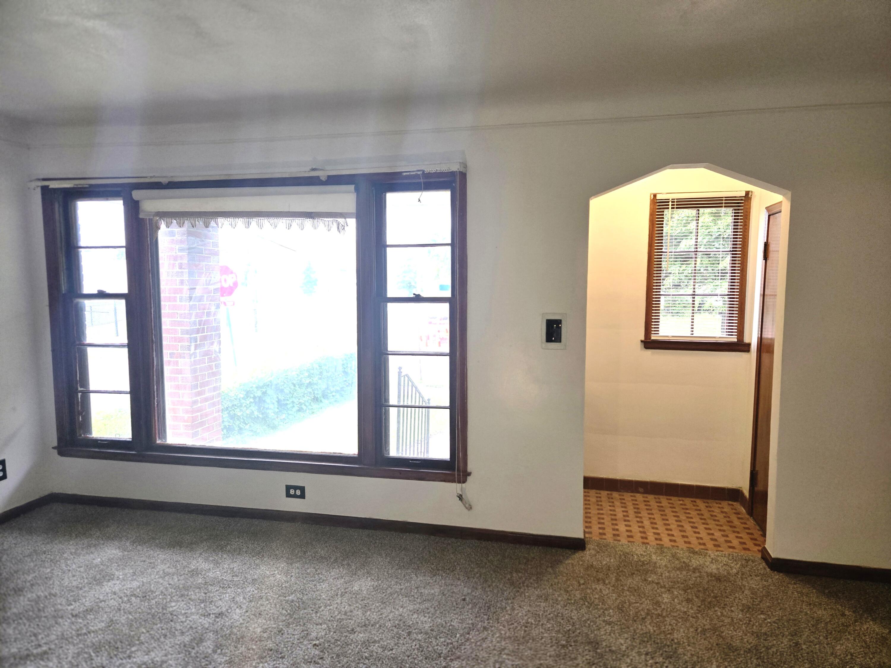 18000 Ilene Street Detroit, MI 48221 - Photo 13 of 93 Living room 5