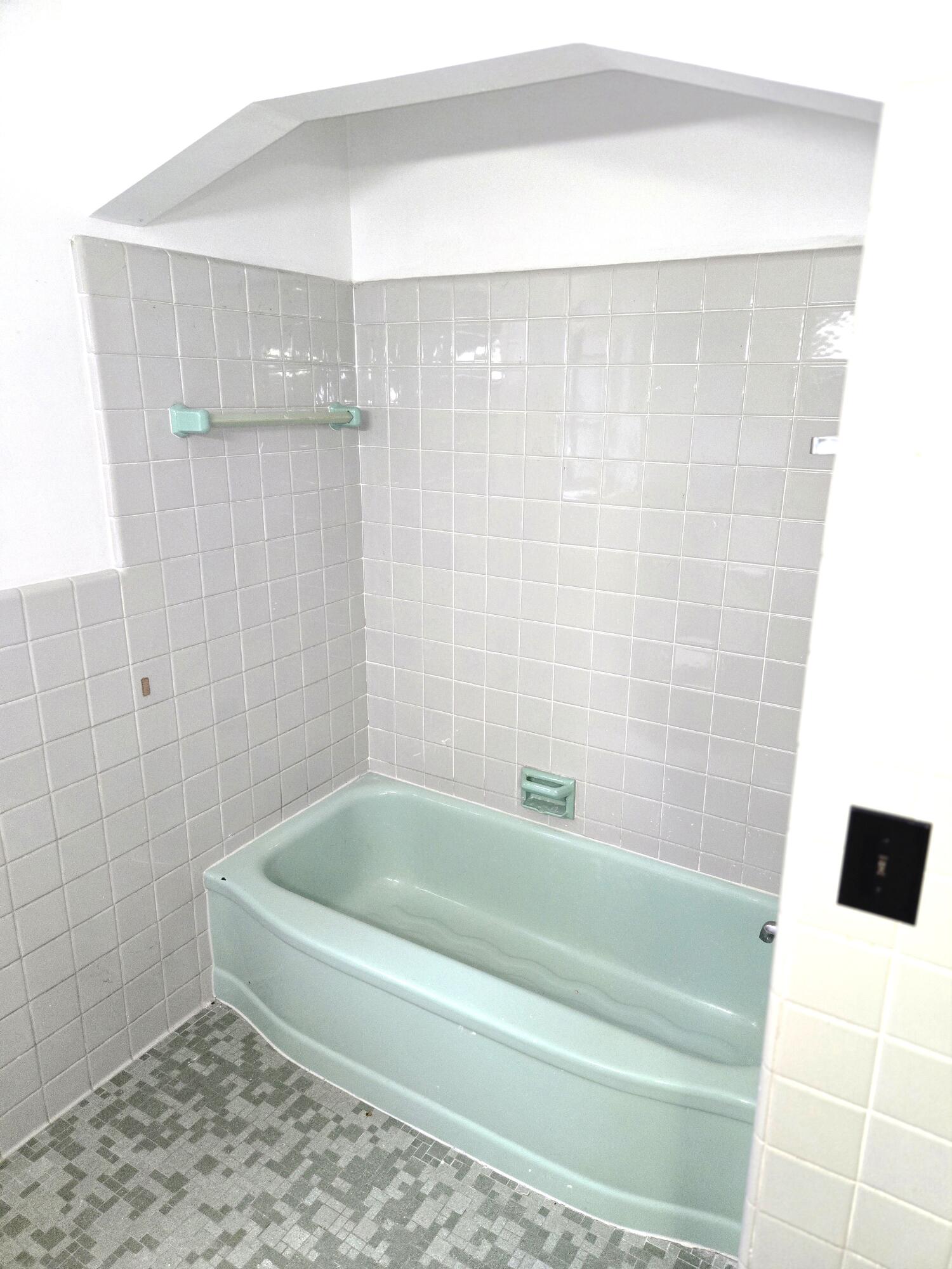 18000 Ilene Street Detroit, MI 48221 - Photo 37 of 93 main bathroom2