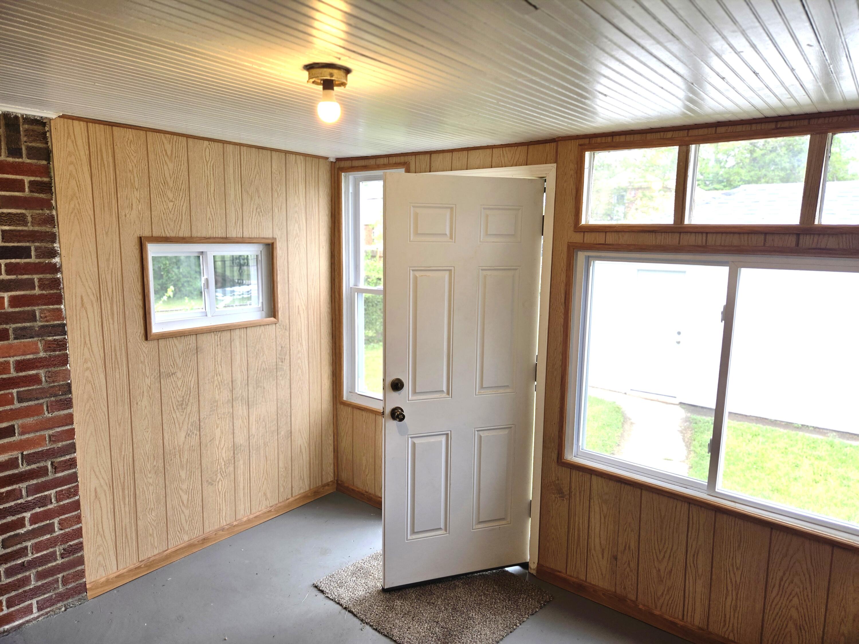 18000 Ilene Street Detroit, MI 48221 - Photo 54 of 93 enclosed porch