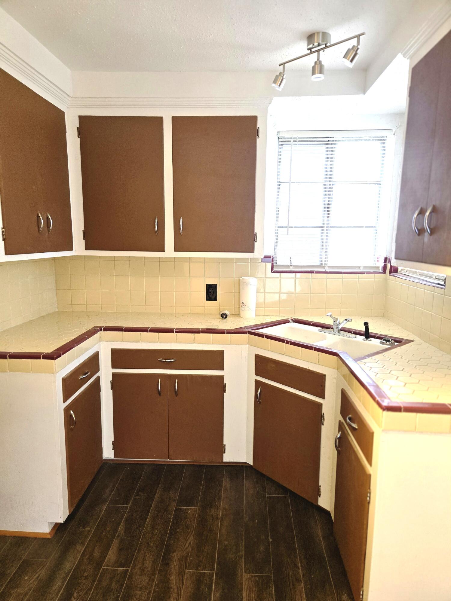 18000 Ilene Street Detroit, MI 48221 - Photo 59 of 93 kitchen