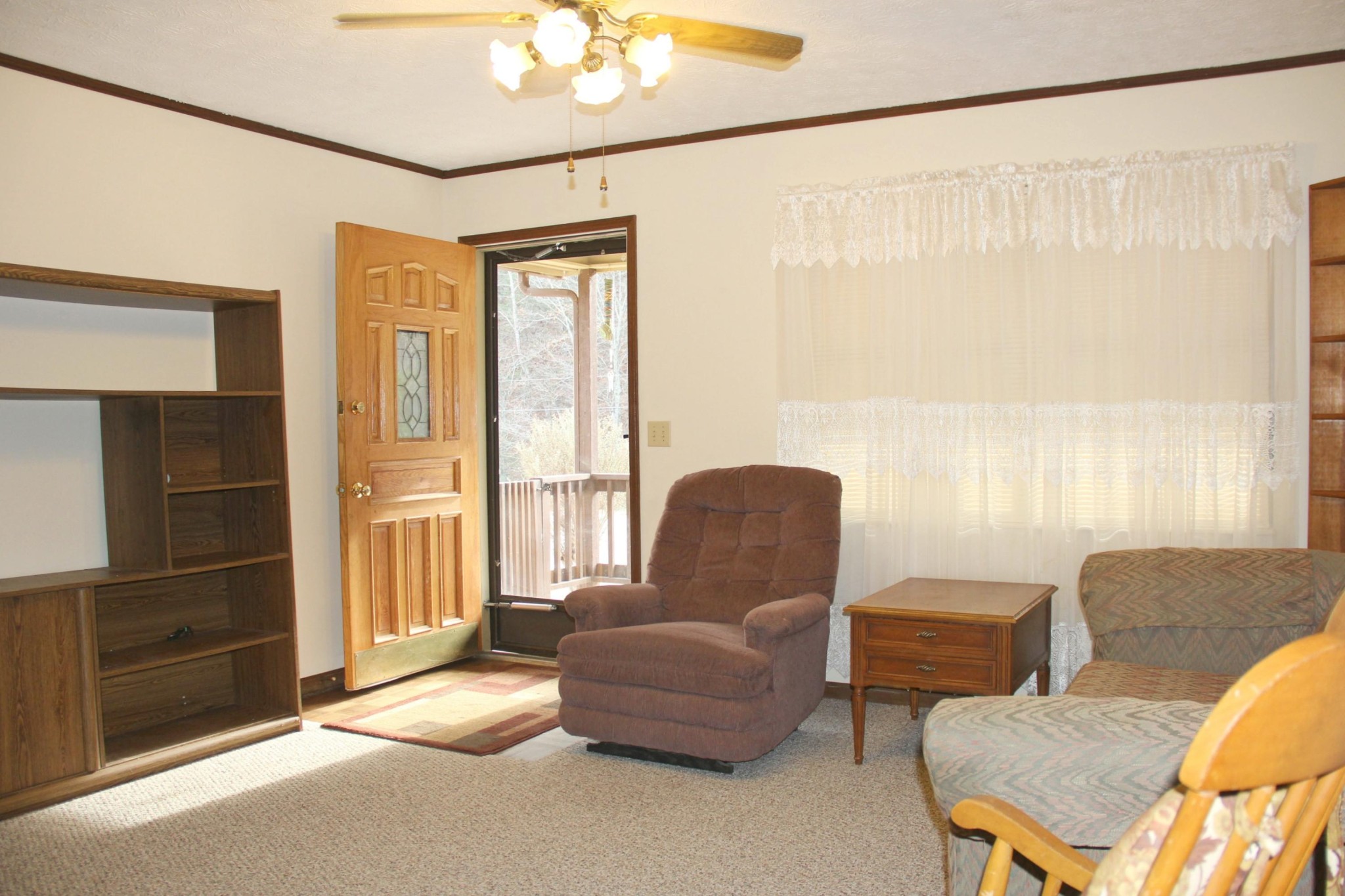 653 Laurel Bluff Road Kingston, TN 37763 - Photo 3 of 20 a living room with furniture and a window