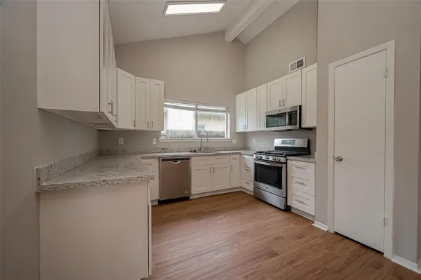 $1,950 | 1126 West Belgravia Drive, Pearland, TX 77584