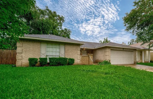 $1,950 | 1126 West Belgravia Drive, Pearland, TX 77584