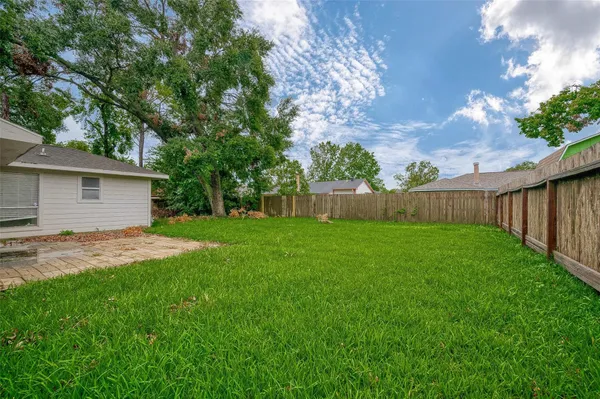 $1,950 | 1126 West Belgravia Drive, Pearland, TX 77584