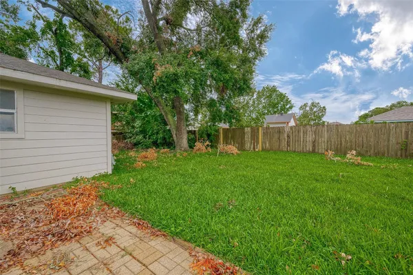 $1,950 | 1126 West Belgravia Drive, Pearland, TX 77584