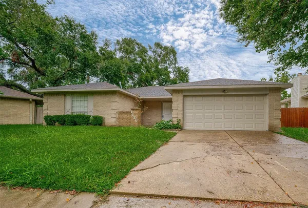 $1,950 | 1126 West Belgravia Drive, Pearland, TX 77584