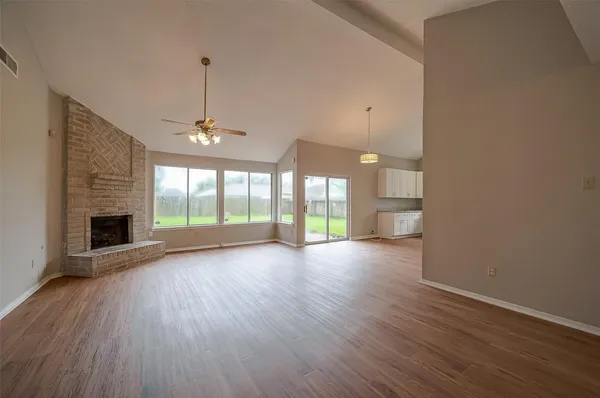 $1,950 | 1126 West Belgravia Drive, Pearland, TX 77584